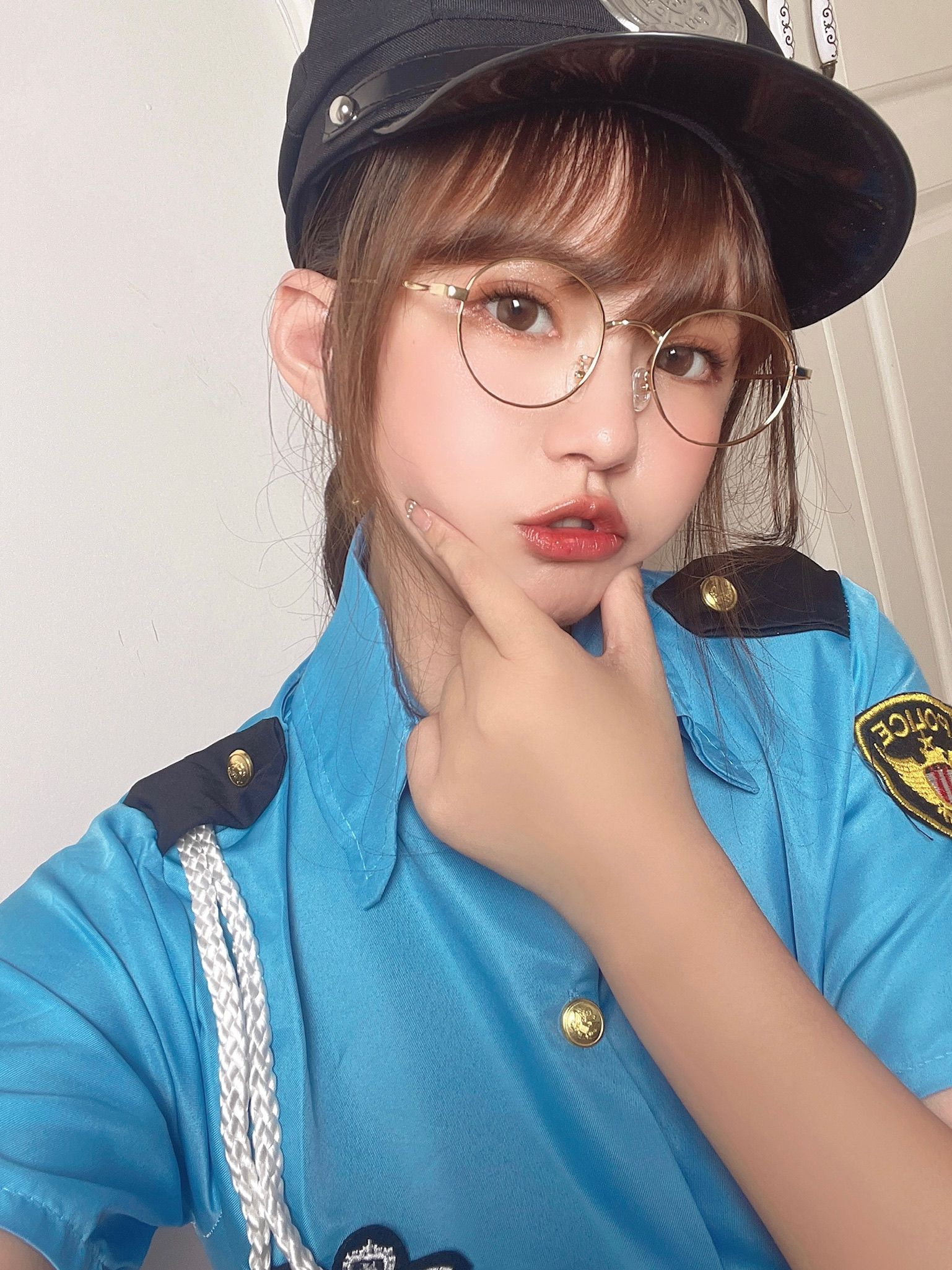 张思允 – 女警制服/(34P)